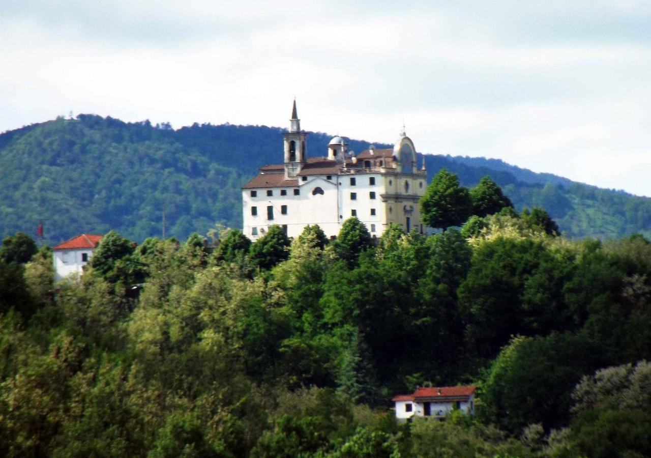 Casa vacanza Pegrini nel centro storico di Gavi Esterno foto