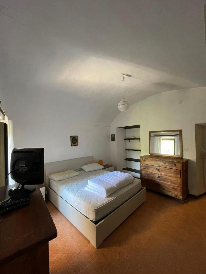 Casa vacanza Pegrini nel centro storico di Gavi Esterno foto